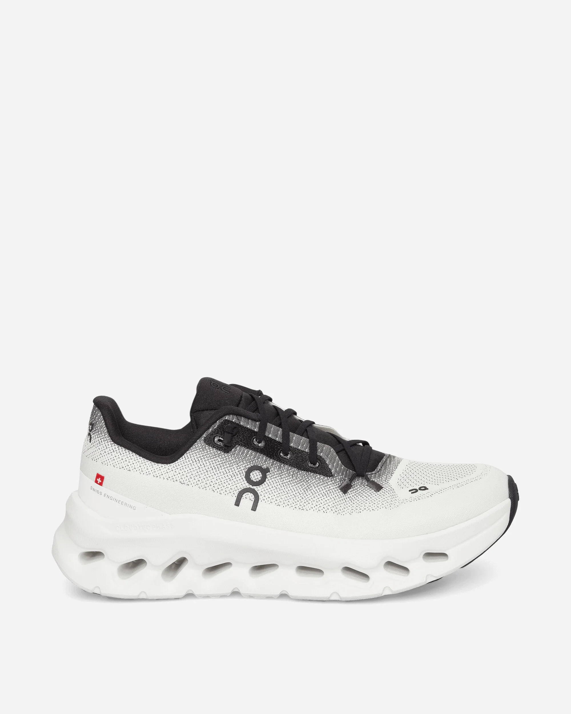 Cloudtilt Sneakers Black / Ivory