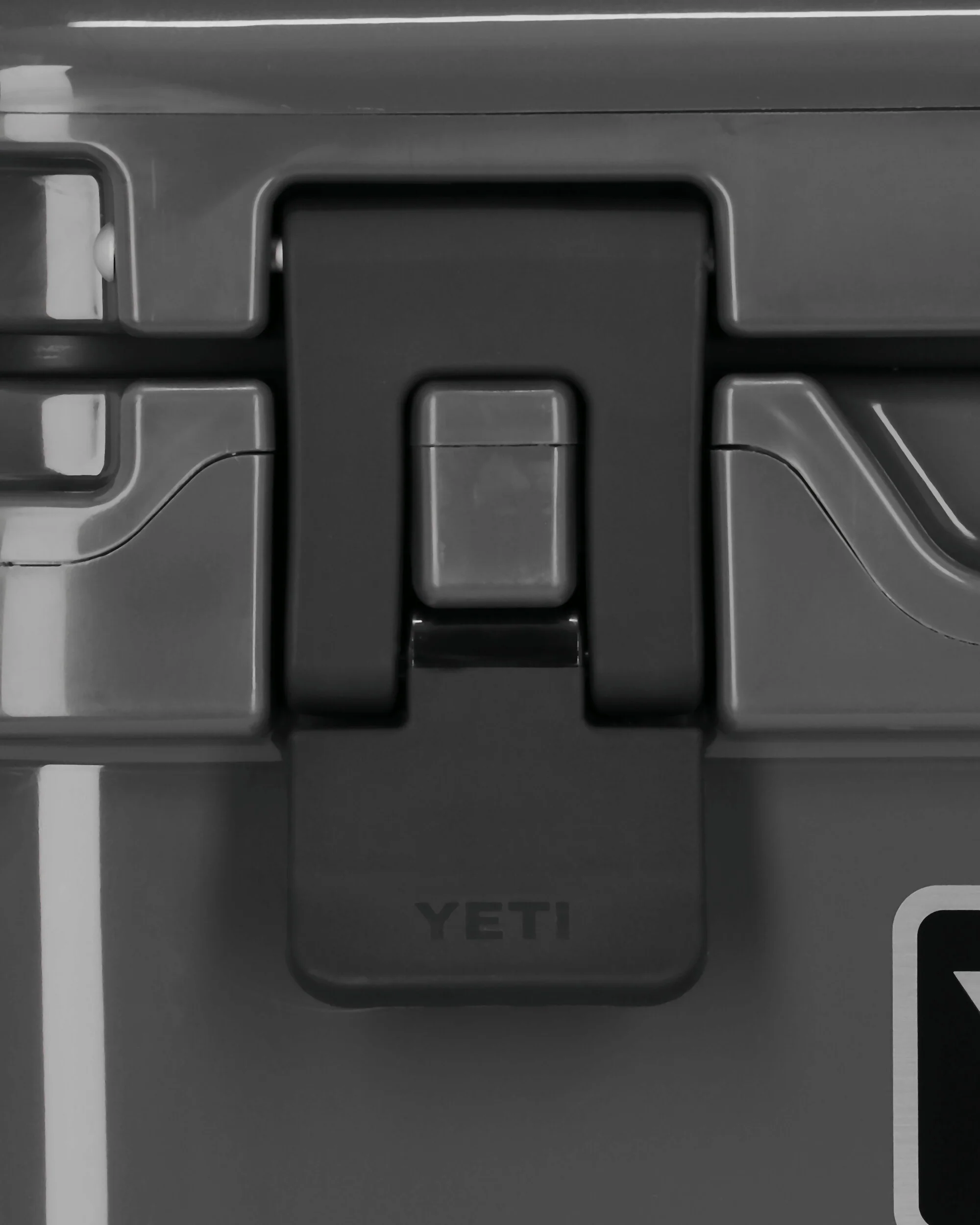 Roadie 15 Cool Box Charcoal - Image 10